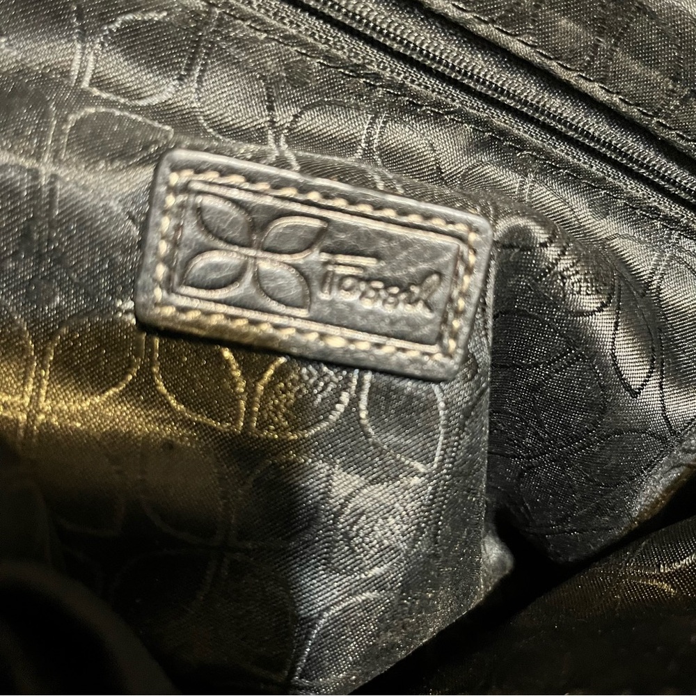 A Fossil crossbody with lots of pockets - Picture 11 of 12